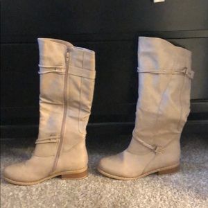 Beige boots